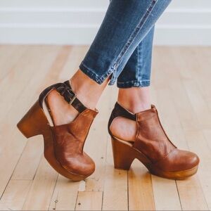 ONLY WORN ONCE -Free People Brown Leather Mules with Wooden Heel